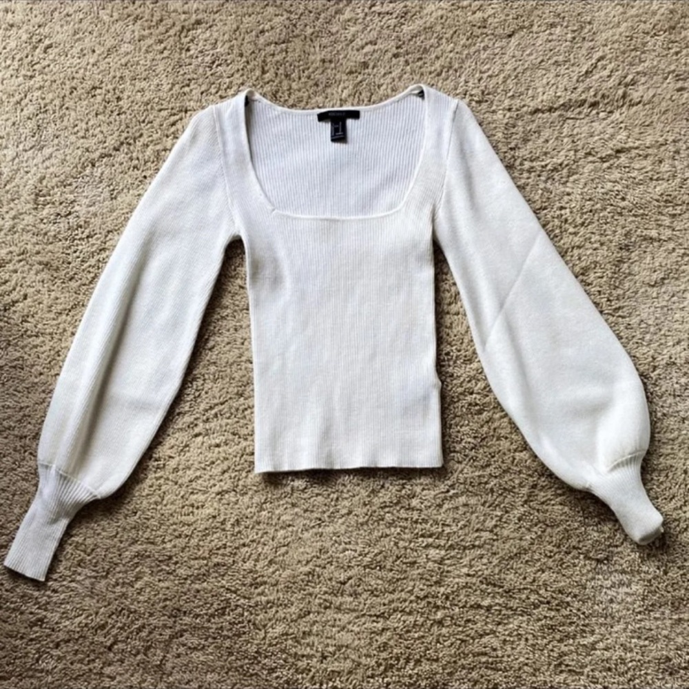 Balloon sleeved sweater